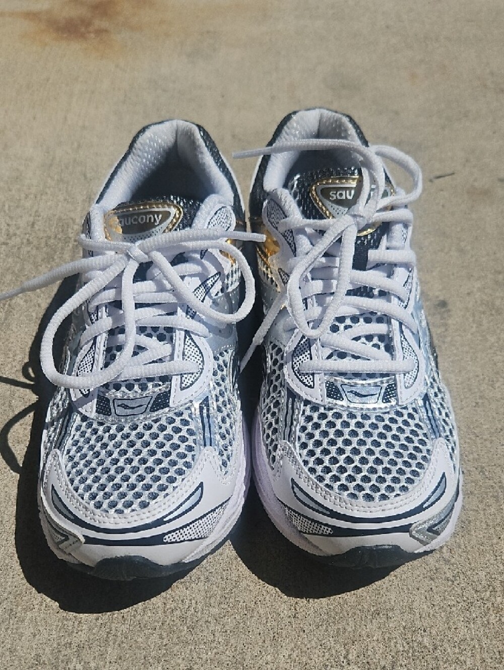 Saucony White, Silver & Gold Mesh Running Shoes M sz 6 - Picture 2 of 4